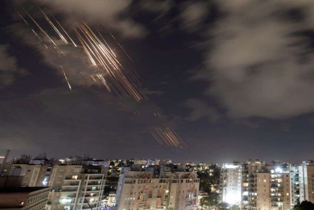 «Συνιστούμε στο Ισραήλ να μη δοκιμάσει την αποφασιστικότητα του Ιράν» – Προειδοποιεί η Τεχεράνη για τα αντίποινα