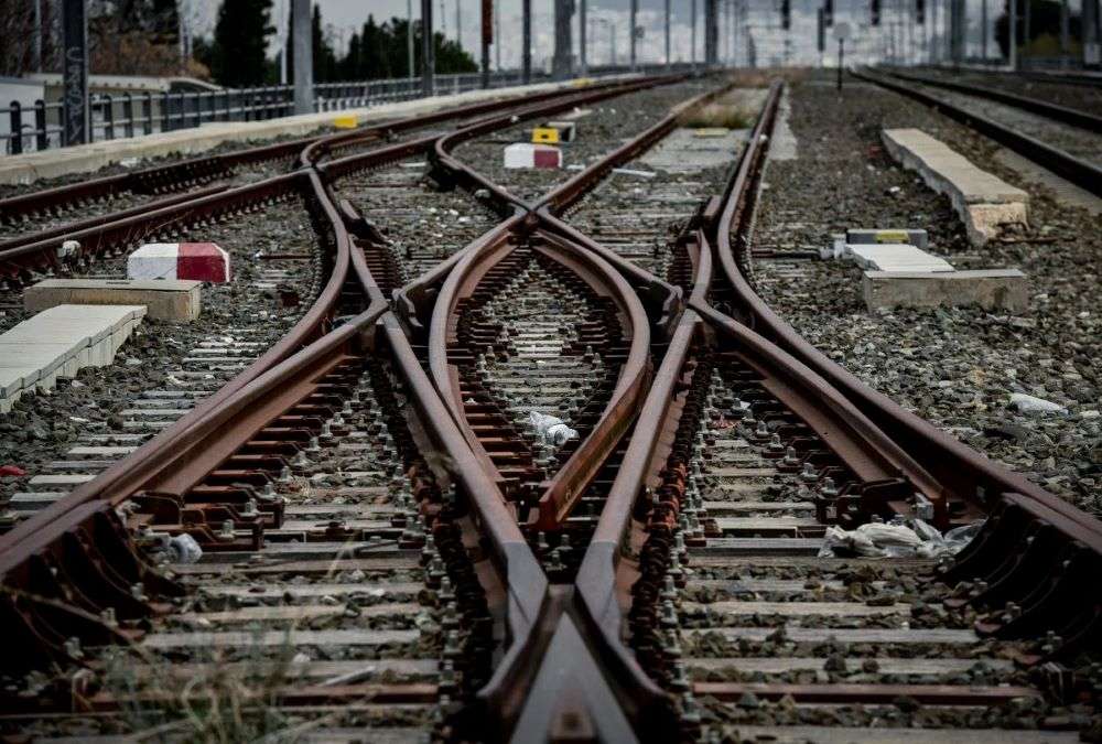 Τέσσερις συλλήψεις Ρομά που έκλεβαν στρωτήρες από το σιδηροδρομικό δίκτυο
