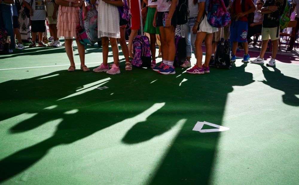 46χρονος αυνανιζόταν έξω από δημοτικό σχολείο κοιτώντας τα παιδιά