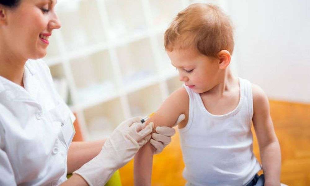 Μηνιγγίτιδα: Τα προειδοποιητικά συμπτώματα – Τι πρέπει να προσέξουν οι γονείς