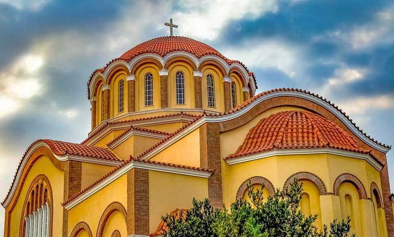 Λαμία: Σύλληψη δύο γυναικών – ΄Εκλεψαν το κουτάλι της Θείας Κοινωνίας από εκκλησία