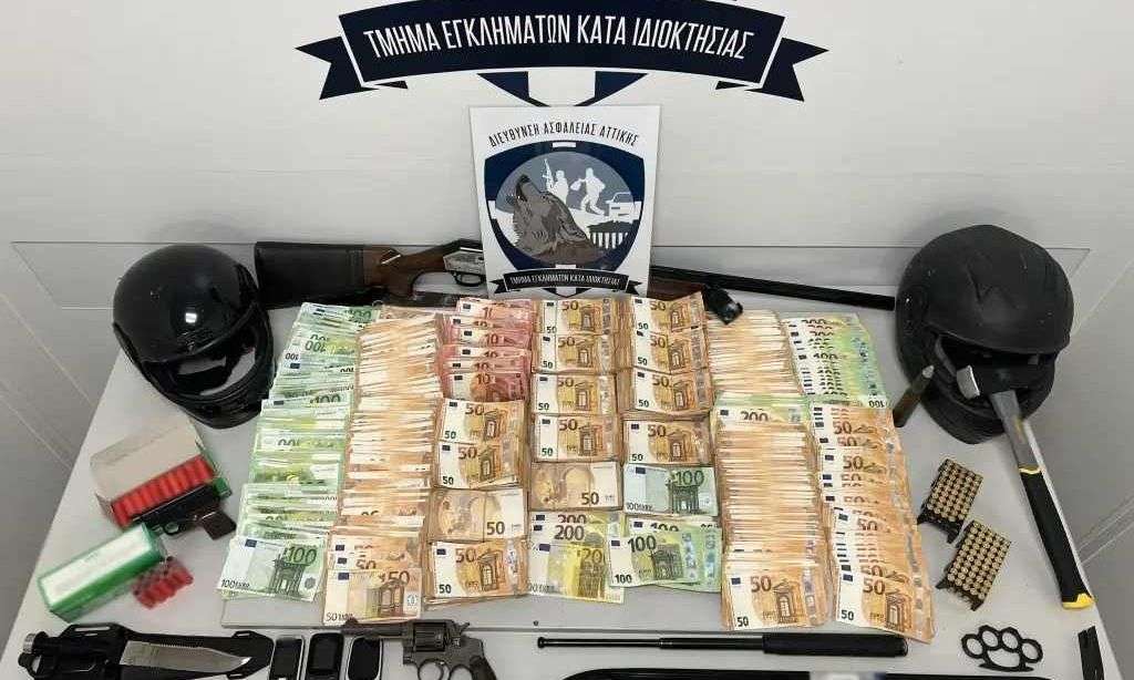 Το ταξίδι στην Αλβανία, το σπίτι – κρησφύγετο στα νότια προάστια, η βόμβα – ομοίωμα και τα λάθη που τους ”έκαψαν”.