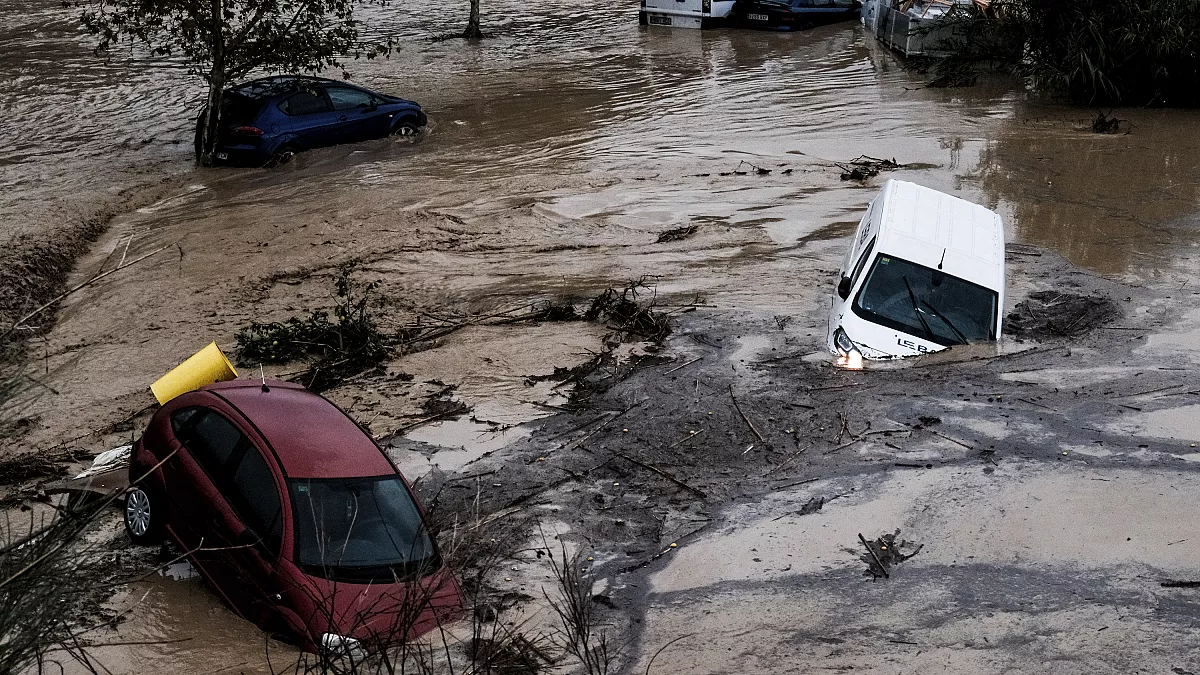 Οι πόλεις της Ισπανίας που επλήγησαν από τις φονικές πλημμύρες, προετοιμάζονται για μία νέα σφοδρή καταιγίδα