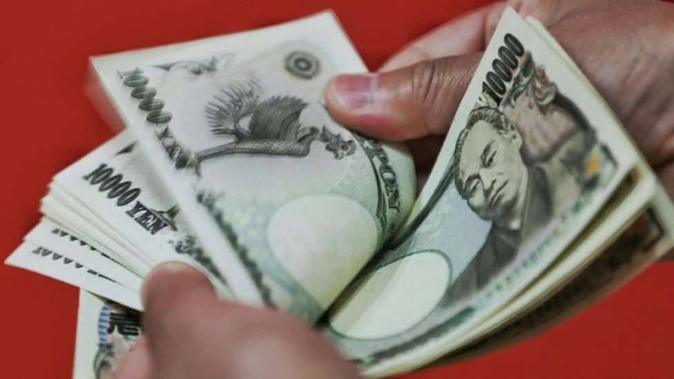 Η Ιαπωνία ψηφίζει οικονομικό πακέτο 250 δισ. δολαρίων για την αύξηση των μισθών και την τόνωση της ανάπτυξης