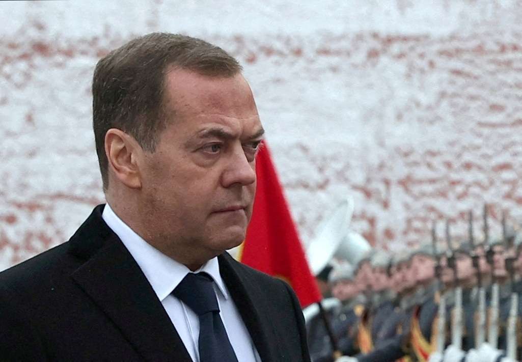 Μεντβέντεφ: Αν ο Τραμπ προσπαθήσει να σταματήσει τον πόλεμο θα τον σκοτώσουν