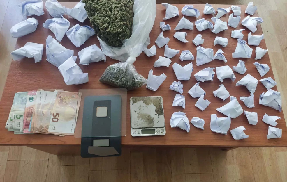 Σε 13 συλλήψεις προχώρησε η Αστυνομία σε επιχείρηση στη Δυτική Αττική (βίντεο, εικόνες)