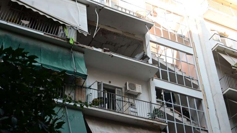 Ένοικος της πολυκατοικίας Αμπελοκήπων: «Η τρομοκρατία ήταν πάνω από τα σπίτια μας»