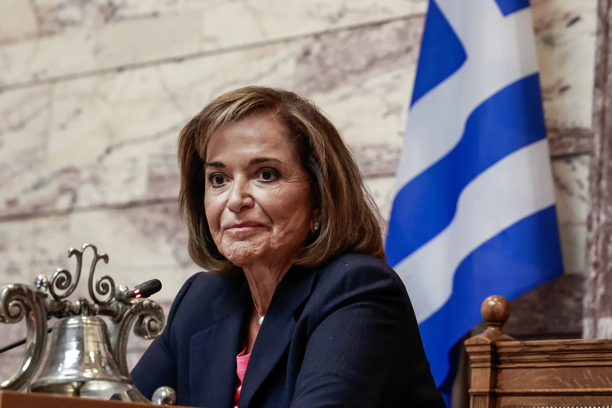 Ντόρα για Σαμαρά: «Αν ψήφιζε το πρώτο Μνημόνιο, θα βγαίναμε 5 χρόνια νωρίτερα»