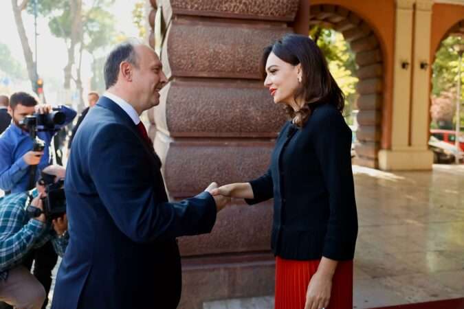 Τίρανα: Συνάντηση της προέδρου του Αλβανικού κοινοβουλίου με τον συνάδελφό της των Σκοπίων