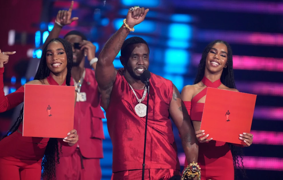 «Βασιλική» μεταχείριση του ράπερ Diddy στη φυλακή: Μιλάει με γυναίκες και «μπορεί να οργανώσει όργια εκ νέου»