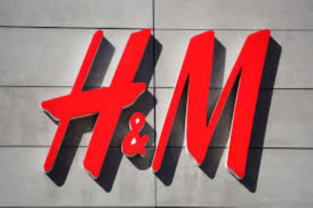 H&M: Αυτό είναι το προϊόν που ανακαλείται από τα μαγαζιά – Τι συμβαίνει
