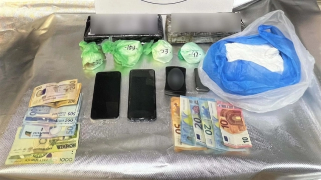 Δύο συλλήψεις στην Αθήνα για διακίνηση ναρκωτικών – Κατασχέθηκαν πάνω από 3,4 κιλά κοκαΐνης