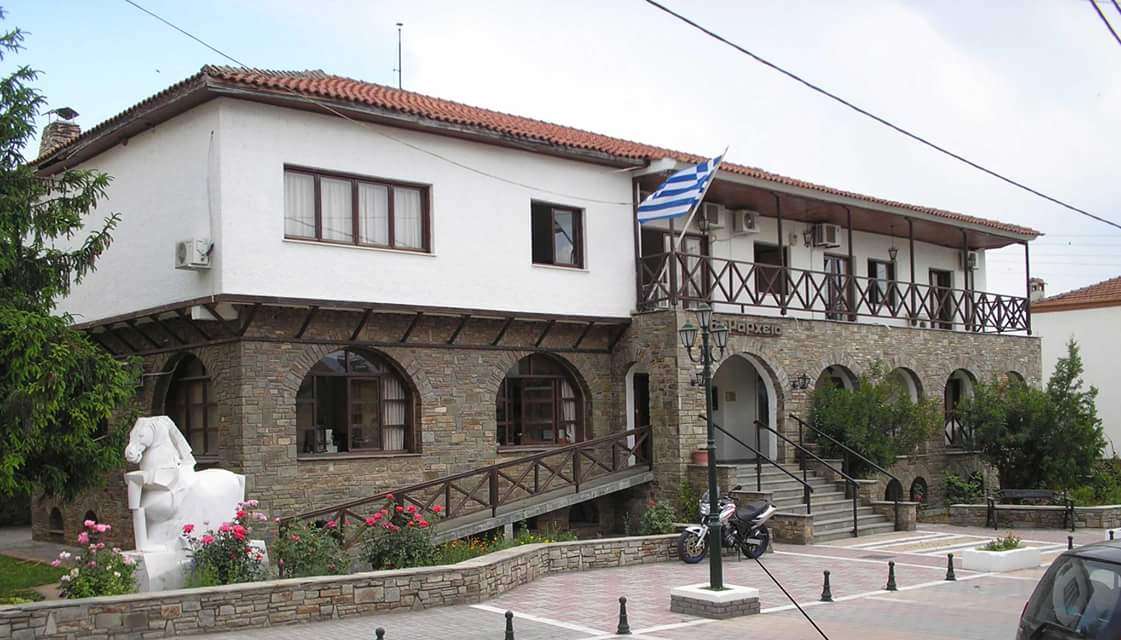 Παραλίγο ξύλο σε Δημοτικό Συμβούλιο μεταξύ δημάρχου & επικεφαλής αντιπολίτευσης
