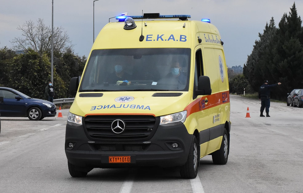 Στο νοσοκομείο αναβάτες μοτοσικλέτας μετά από τροχαίο στον ΒΟΑΚ