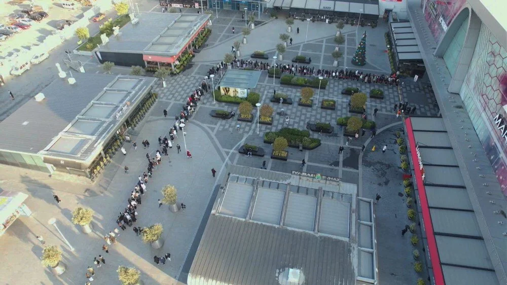 Black Friday: Καταναλωτική παράνοια στην Τουρκία με ουρές στην Κωνσταντινούπολη