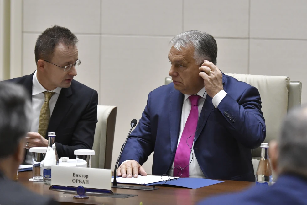 Ούγγρος αξιωματούχος επικρίνει την απόφαση Μπάιντεν που επιτρέπει στην Ουκρανία να χρησιμοποιήσει αμερικανικά όπλα για να χτυπήσει τη Ρωσία