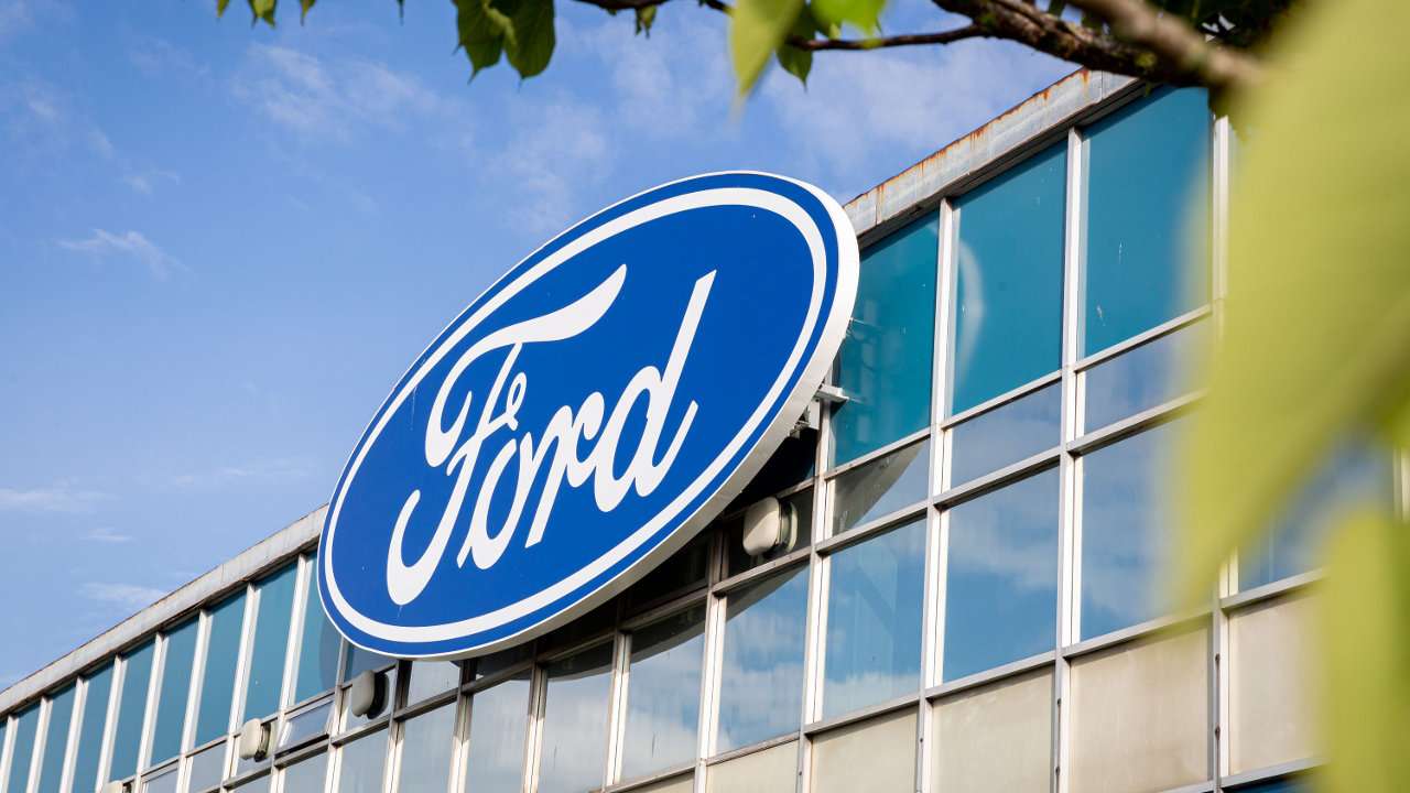 Ford: Ακόμα ένας «κολοσσός» των αυτοκινήτων προχωρεί σε μαζικές απολύσεις και περικοπές
