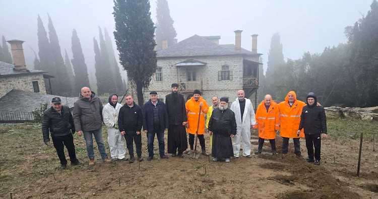 Γεωργιανές ποικιλίες σταφυλιού φυτεύτηκαν στην Μονή των Αρχαγγέλων στο Άγιο Όρος!