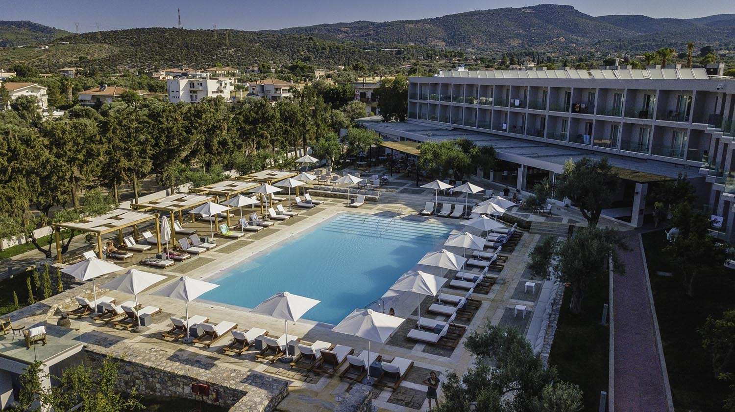 «Πόλεμος» μεταξύ Ελλήνων ξενοδόχων και της πλατφόρμας Booking -Παράνομες πρακτικές καταγγέλλουν οι ξενοδόχοι