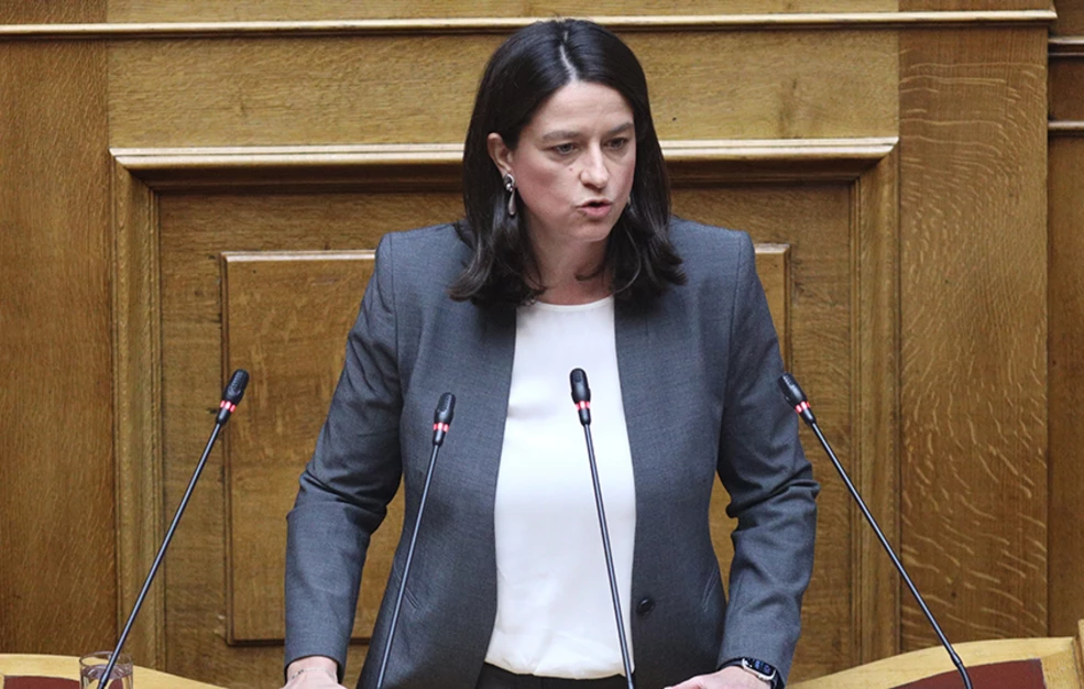 Κεραμέως: Τέλος στο δίλημμα «εργασία ή σύνταξη» για ΑμεΑ – Τώρα γίνονται και τα δύο