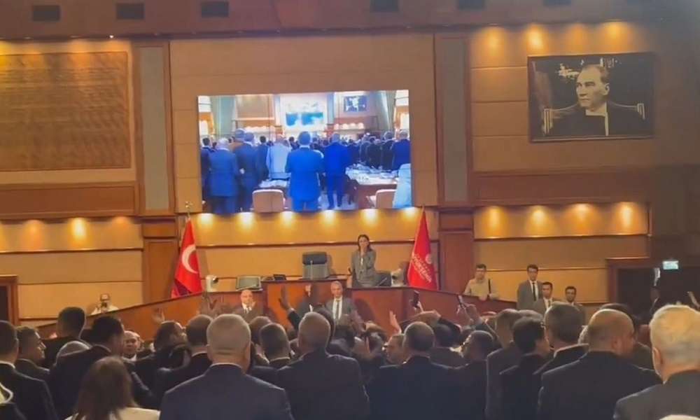 Κωνσταντινούπολη – Άγριο ξύλο στο Δημοτικό Συμβούλιο (Βίντεο)
