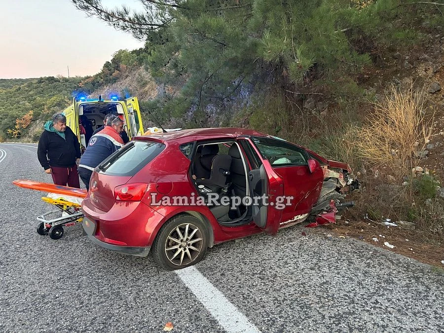 Τροχαίο για οικογένεια με μωρό έξω από τη Λαμία