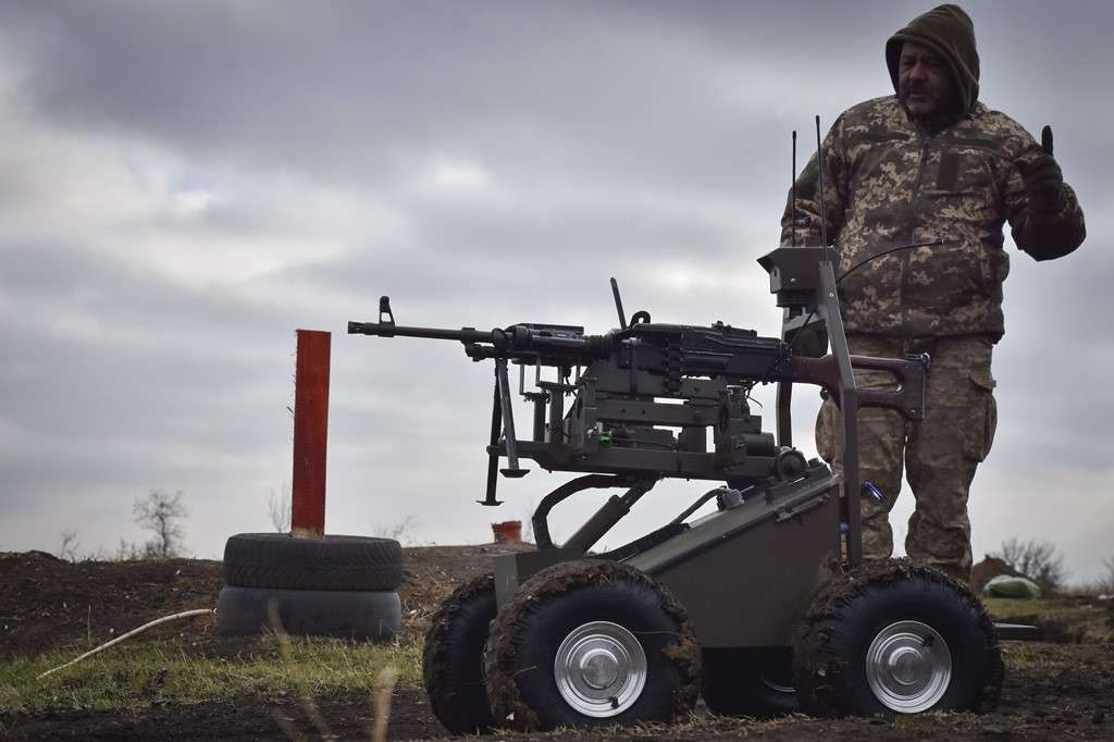 Ουκρανοί εκπαιδεύονται στη χρήση επίγειων drones (εικόνες)