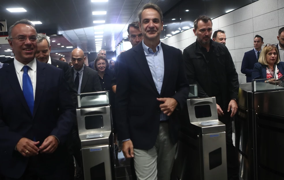 «Ποδαρικό» Μητσοτάκη στο Μετρό Θεσσαλονίκης