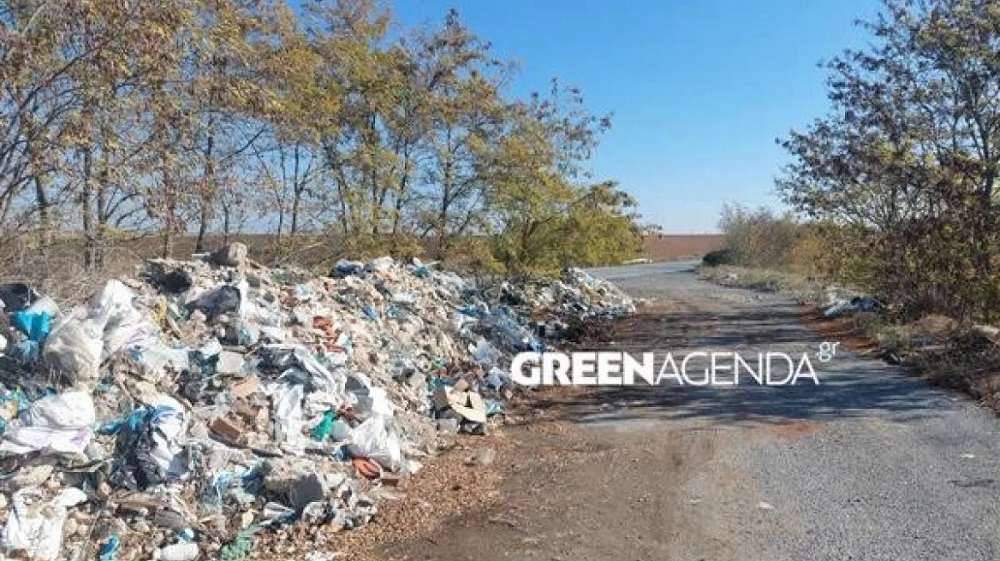 Πέλλα – Τόνοι από μπάζα δίπλα στον Μακεδονικό Τάφο Δ’ (Βίντεο)