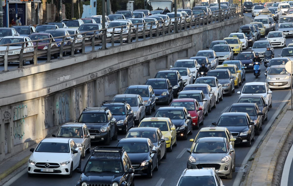 Καραμπόλα έξι οχημάτων στην Κηφισίας