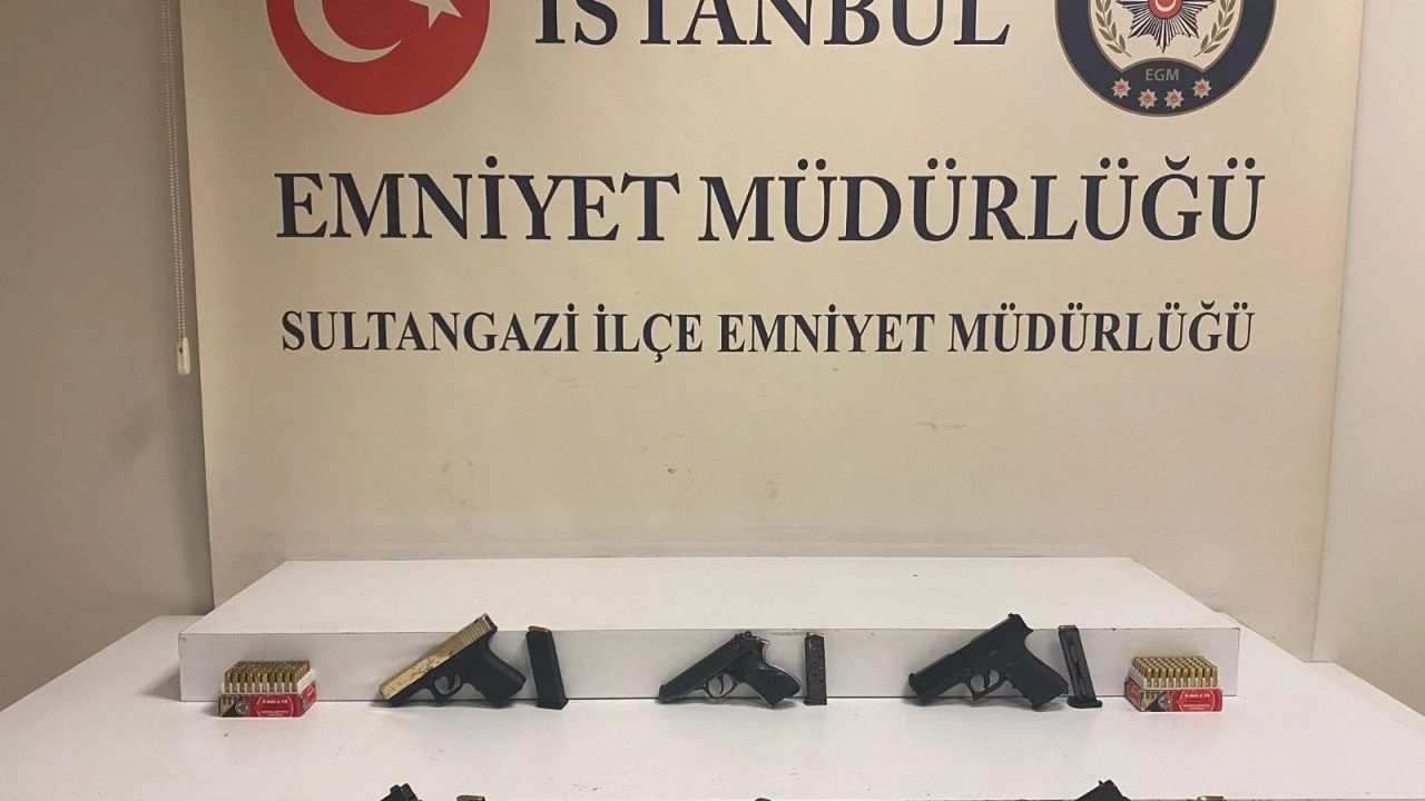 Ύποπτος συνελήφθη για 6 όπλα χωρίς άδεια που κατασχέθηκαν από σπίτι στην Κωνσταντινούπολη