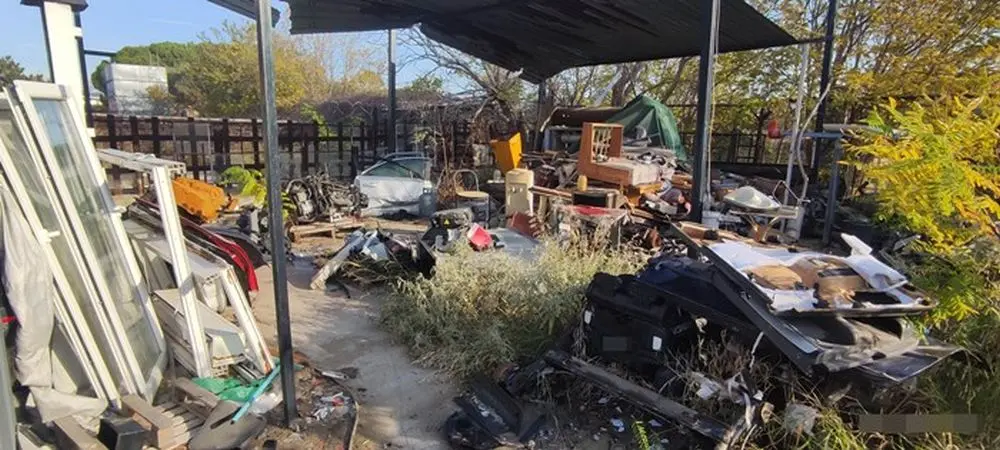 Ιδιοκτήτης συνεργείου διέλυε αυτοκίνητα παράνομα για ανταλλακτικά (φωτο)