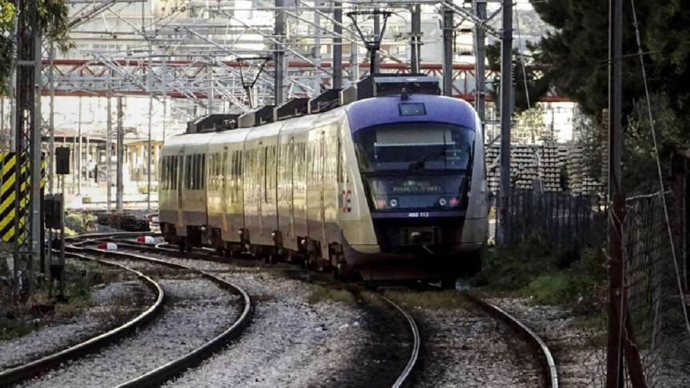 Προαστιακός: Συνελήφθη υπάλληλος φύλαξης – Δεν κατέβασε τις μπάρες διότι κοιμόταν