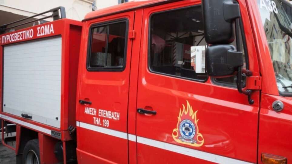 Συναγερμός στη Χαλκηδόνα: Κατοικία παραδόθηκε στις φλόγες