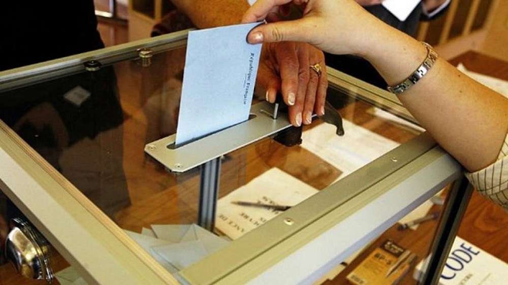 Ρουμανία – Ένας φιλορώσος υποψήφιος θα αναμετρηθεί με μια νεοσσό της πολιτικής στον δεύτερο γύρο των προεδρικών εκλογών