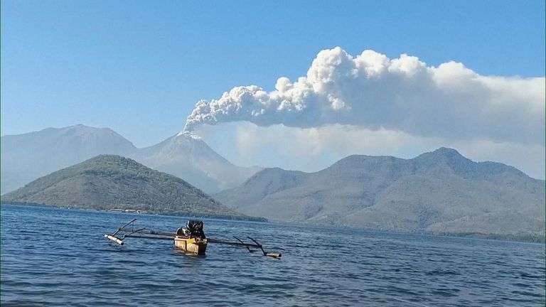 Ακυρώθηκαν πτήσεις από και προς το Μπαλί λόγω έκρηξης ηφαιστείου σε γειτονικό νησί