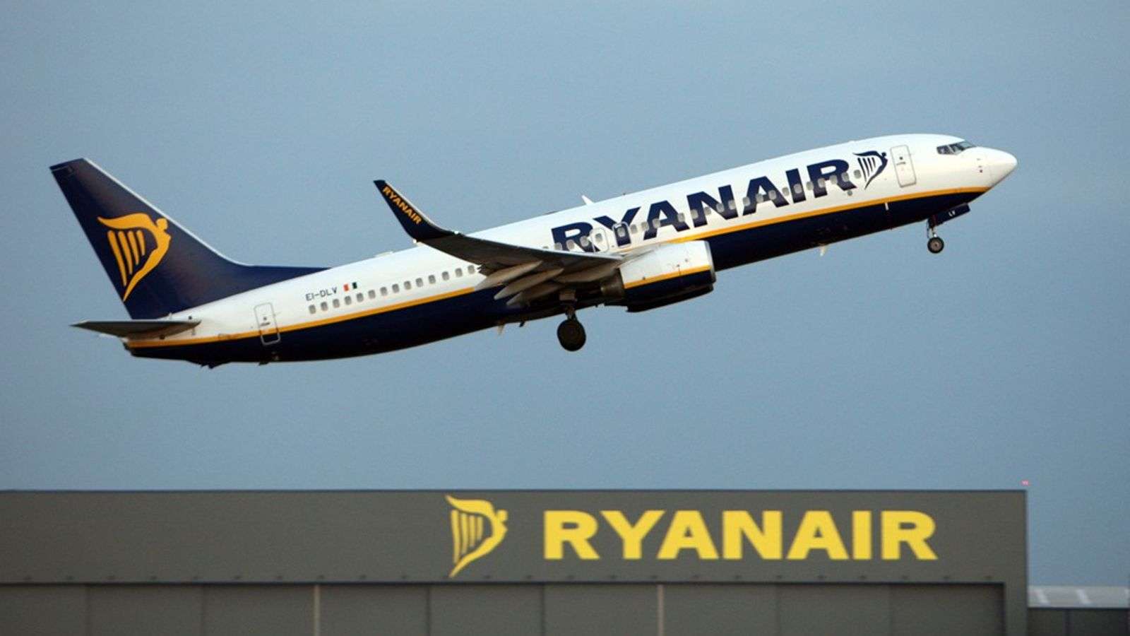 Κατάρριψη drones σε ευρωπαϊκά αεροδρόμια ζητά το αφεντικό της Ryanair