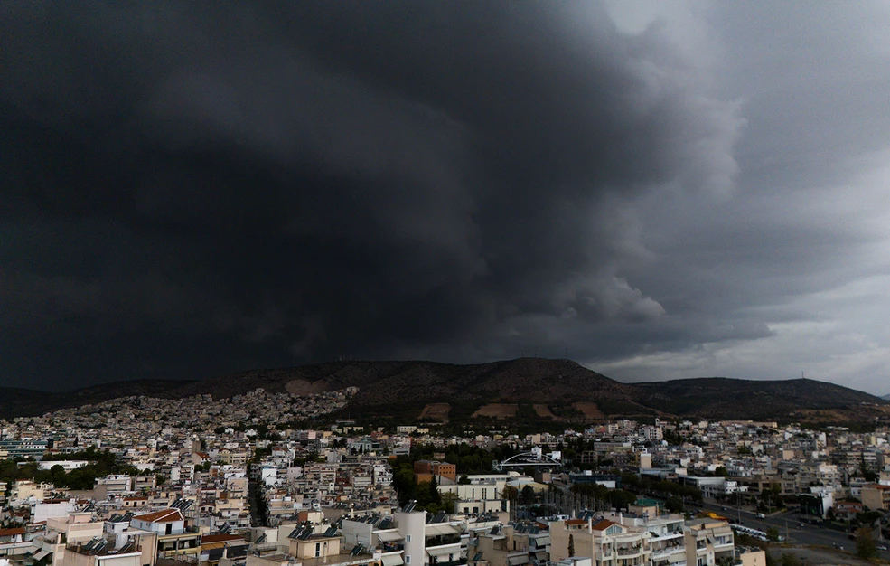 Νέο έκτακτο δελτίο της ΕΜΥ: Ισχυρές καταιγίδες, κεραυνοί και χαλάζι τις επόμενες ώρες