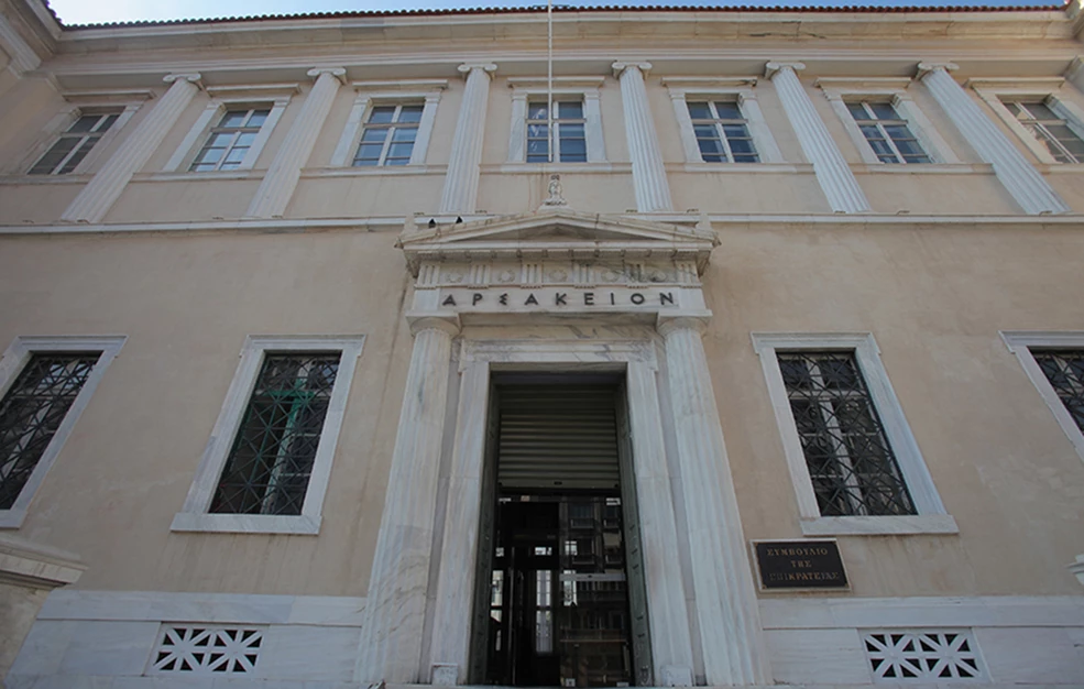 Πρότυπη δίκη για 13ο και 14ο μισθό αποφάσισε το ΣτΕ – Πόσο στοιχίζει η επαναφορά τους