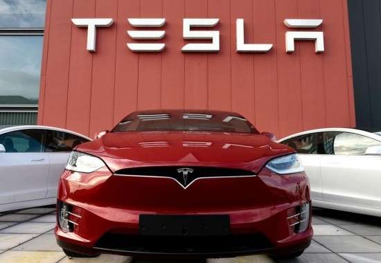 Οι πωλήσεις της Tesla πέφτουν κατά 76% στη Γερμανία λόγω των υποστήριξης του Μασκ στις εσωτερικές πολιτικές της χώρας