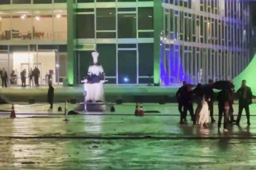 Βραζιλία: Άνδρας ζωσμένος εκρηκτικά ανατινάχθηκε μπροστά στο Ανώτατο Δικαστήριο (βίντεο)