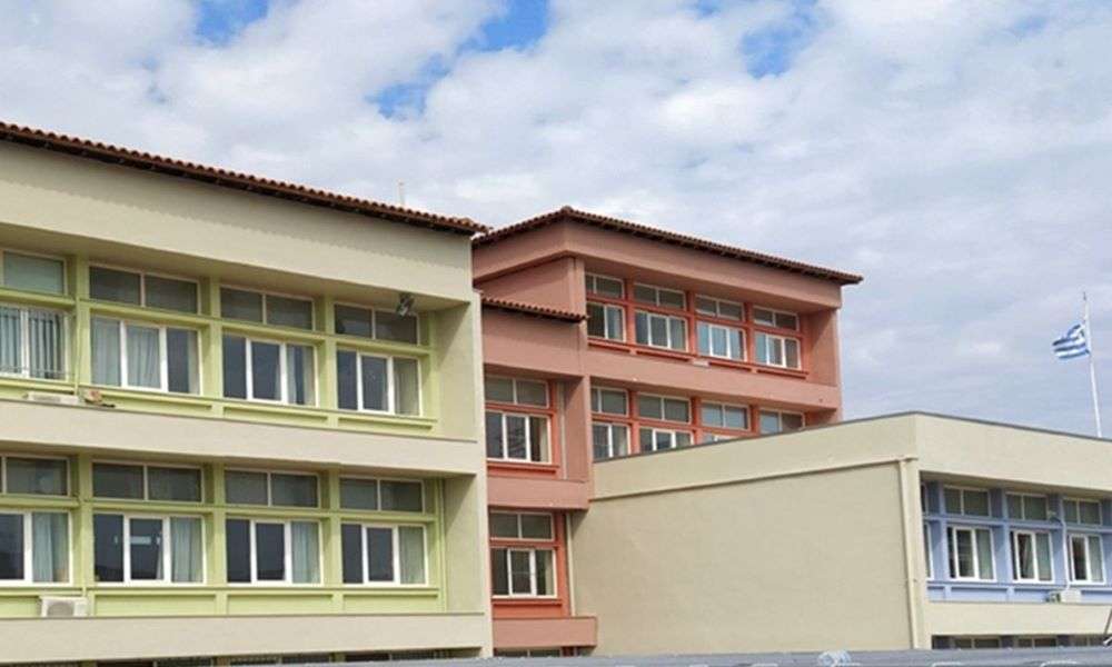 Ρωγμές στο Γυμνάσιο Κασσάνδρας μετά τον ισχυρό σεισμό