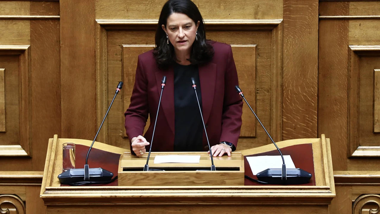 Το Συμβούλιο της Επικρατείας «φρενάρει» νόμο της Κεραμέως για αναγνώριση ξένων πτυχίων