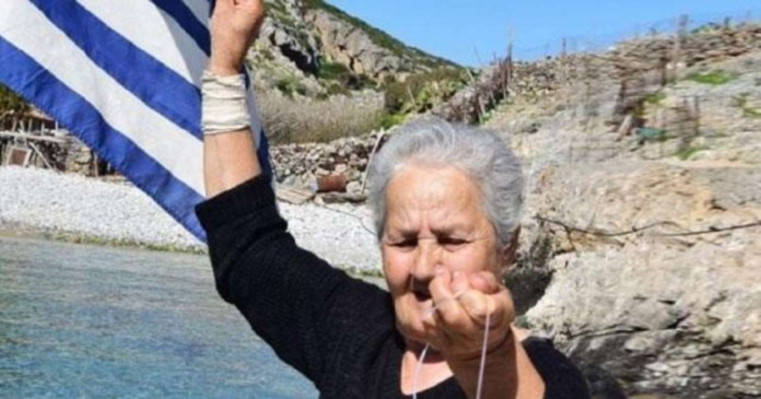 Κίναρος: Δώρο-έκπληξη με ένα γαϊδουράκι στην κυρά-Ρηνιώ – Την μοναδική κάτοικο του νησιού