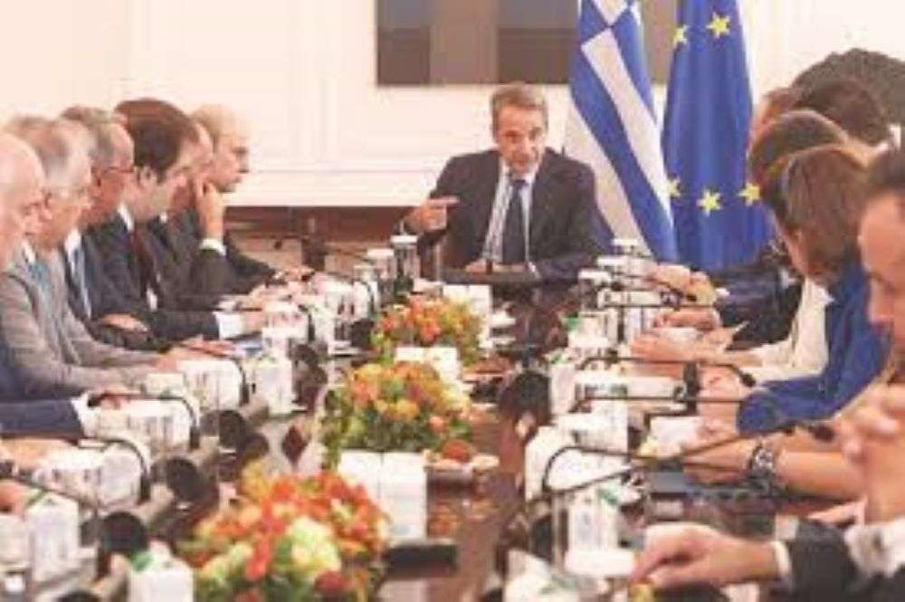 Πανικόβλητος από τα γκάλοπ ο Μητσοτάκης