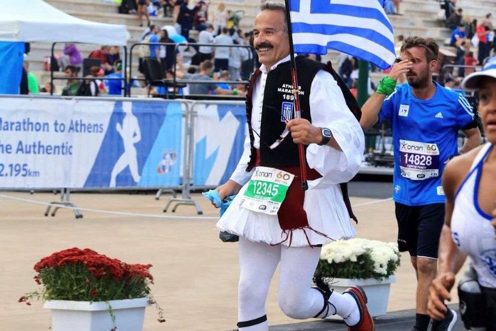 Έκλεψαν από ομογενή την φουστανέλα και τα τσαρούχια που θα φορούσε για να τρέξει στον Μαραθώνιο