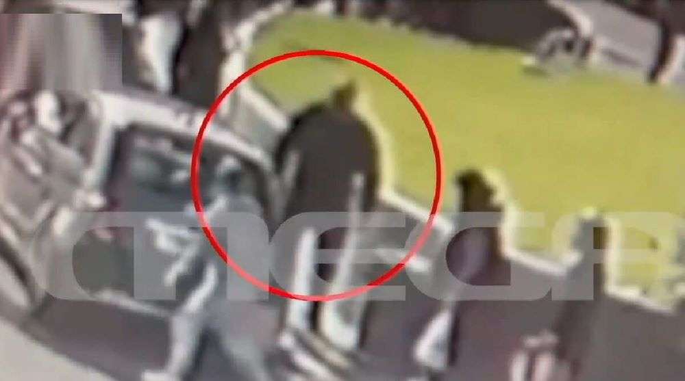 Η στιγμή που ο 40χρονος κυνήγησε και χτύπησε τον 17χρονο επειδή του έκανε παρατήρηση