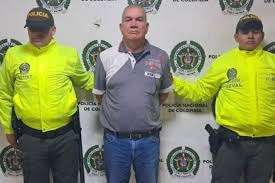 Άνδρας κατηγορείται ότι κρατούσε όμηρο και βίαζε ένα κορίτσι