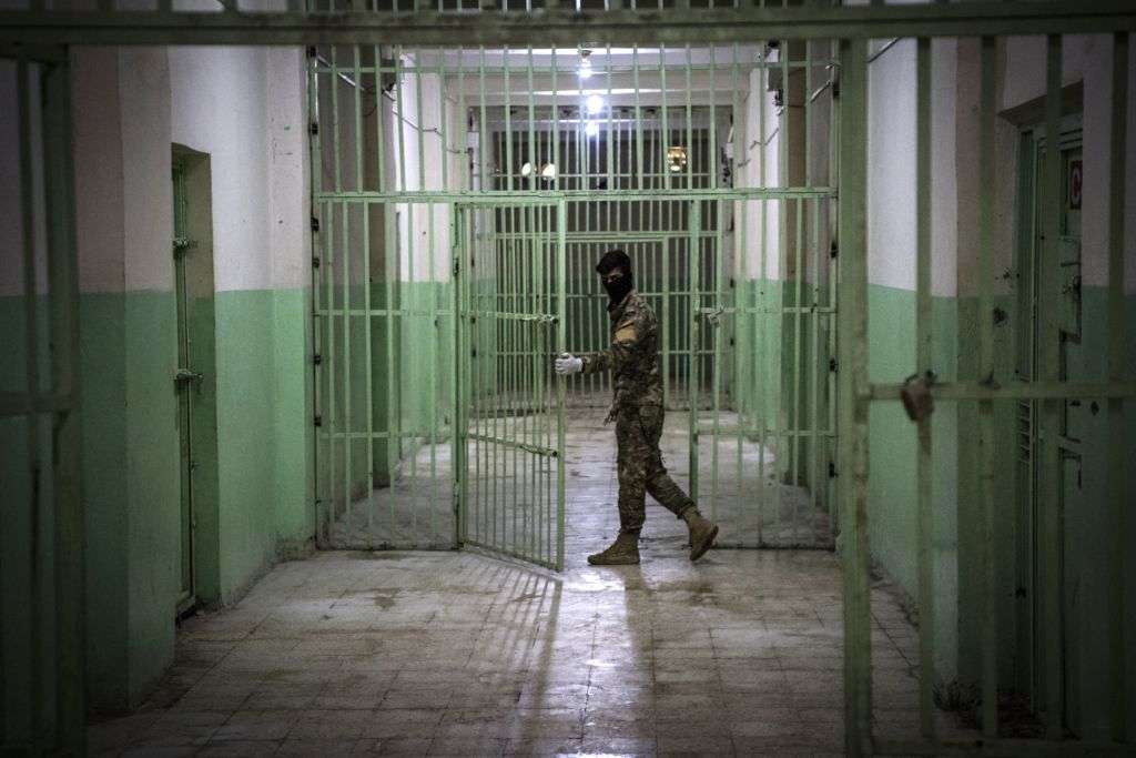 Σύροι μαχητές απελευθερώνουν κρατούμενους από τη φυλακή Σεντνάγια