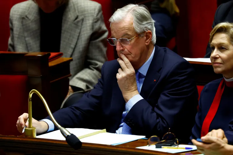 Υπερψηφίστηκε η πρόταση μομφής κατά της κυβέρνησης Μπαρνιέ στη Γαλλία